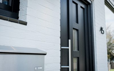 Open de kunststof deur naar vrijheid